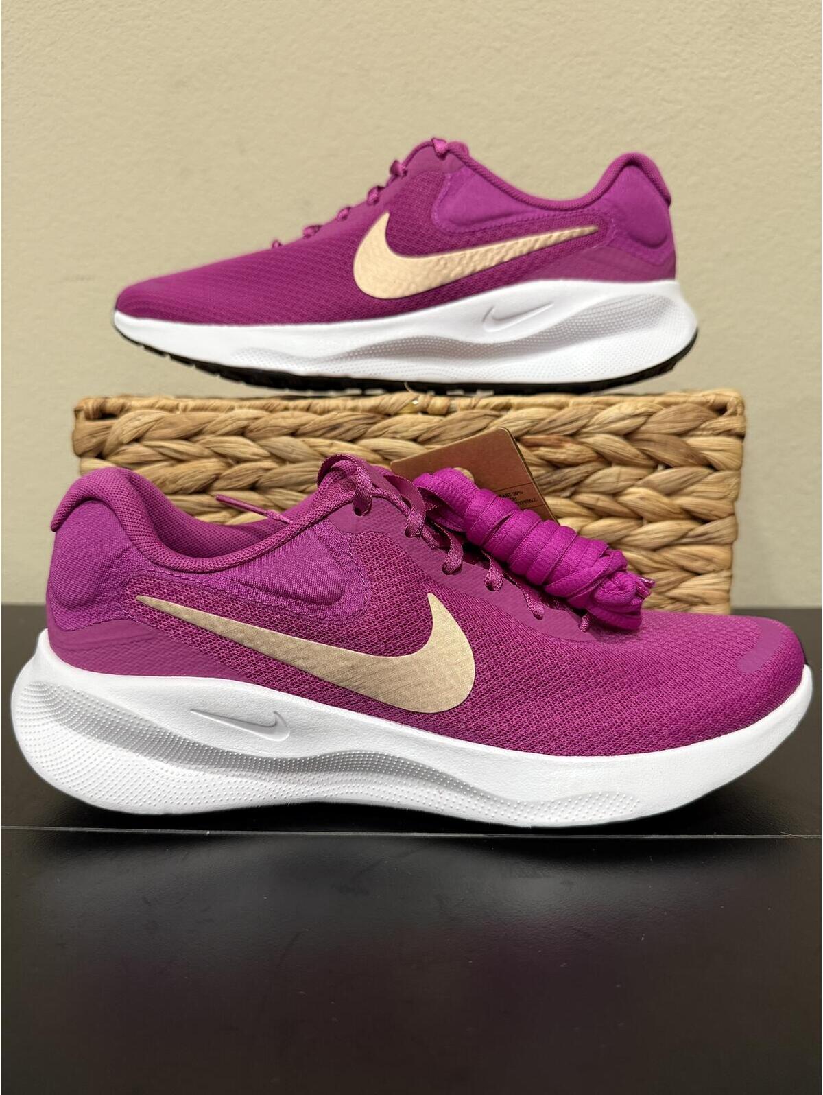 Size 9 - Nike Women’s Revolution 7 “Hot Fuchsia”